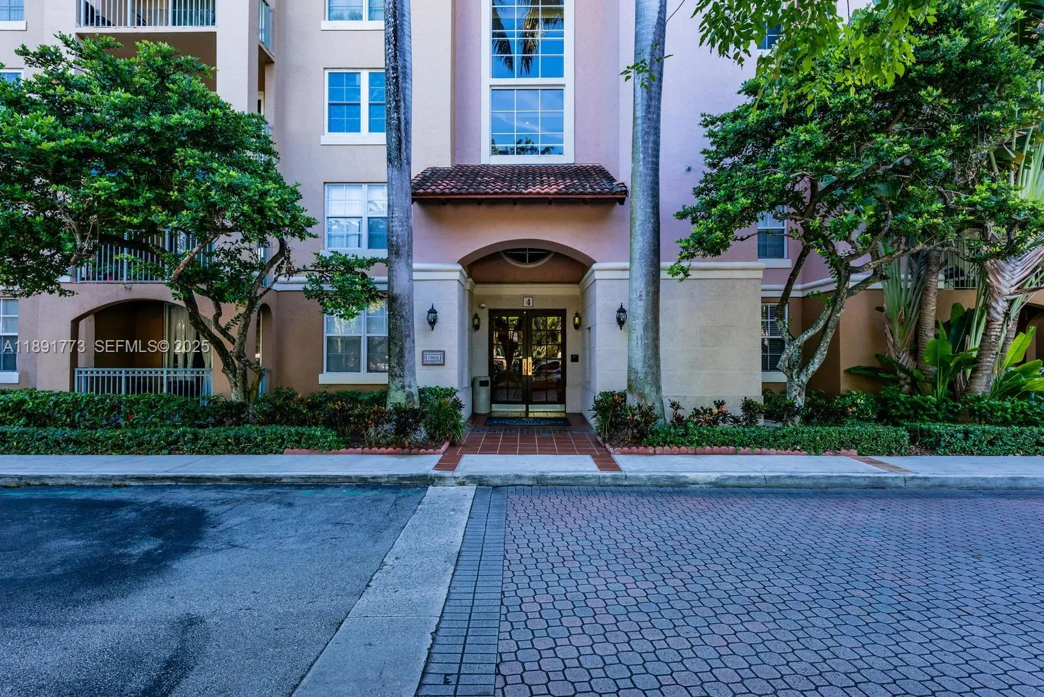 Foto de propiedad en 19801 E Country Club Drive 4501, Aventura, FL 33180 Aventura con MLS# 
