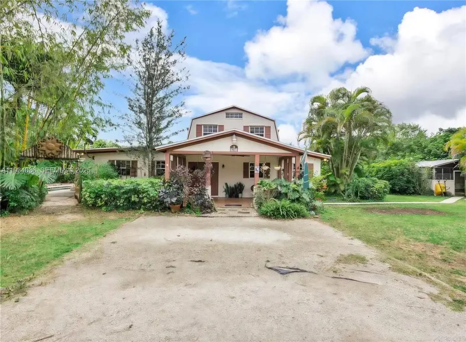 Foto de propiedad en 19810 SW 200th Street, Miami, FL 33187 Miami con MLS# 