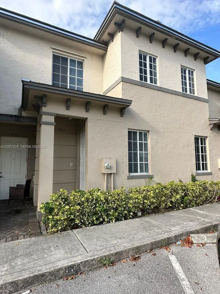 Foto de propiedad en 1985 Marsh Harbor Drive, Riviera Beach, FL 33404 Riviera Beach con MLS# 
