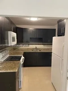 Foto de propiedad en 1985 NE 168th Street 7, North Miami Beach, FL 33162 North Miami Beach con MLS# 