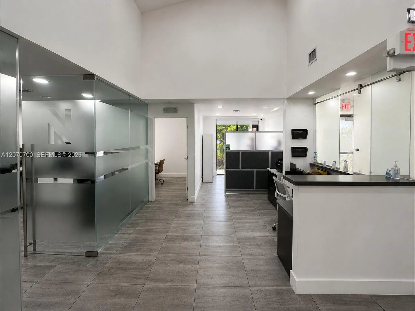 Foto de propiedad en 1985 NW 88th Court, Doral, FL 33172 Doral con MLS# 