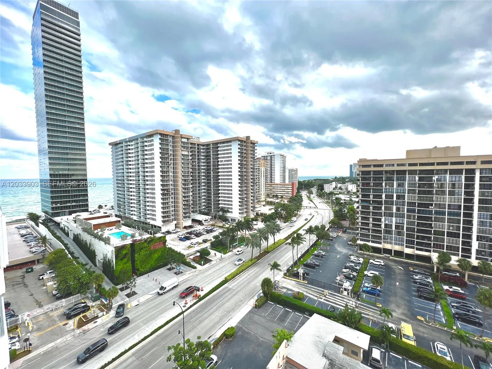 Foto de propiedad en 1985 S Ocean Drive 12N, Hallandale Beach, FL 33009 Hallandale Beach con MLS# 