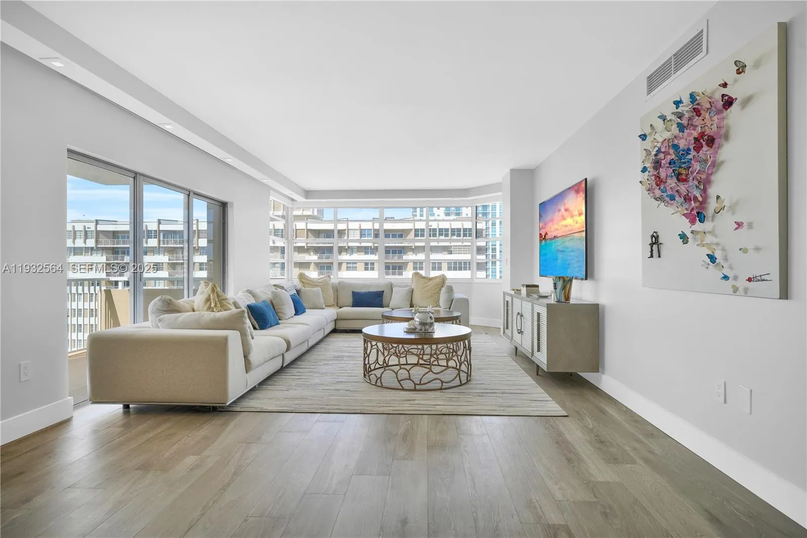Foto de propiedad en 1985 S Ocean Drive 17F, Hallandale Beach, FL 33009 Hallandale Beach con MLS# 