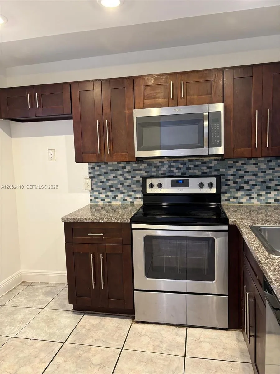 Foto de propiedad en 19851 SW 114th Avenue 207, Miami, FL 33157 Miami con MLS# 