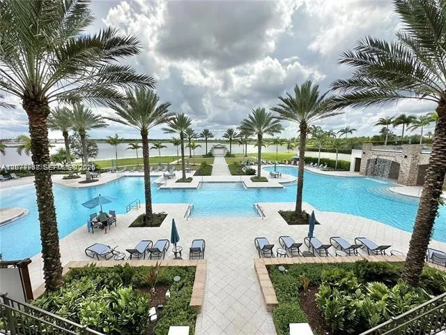 Foto de propiedad en 19853 Whispering Creek Road 18853, Loxahatchee, FL 33470 Loxahatchee con MLS# 