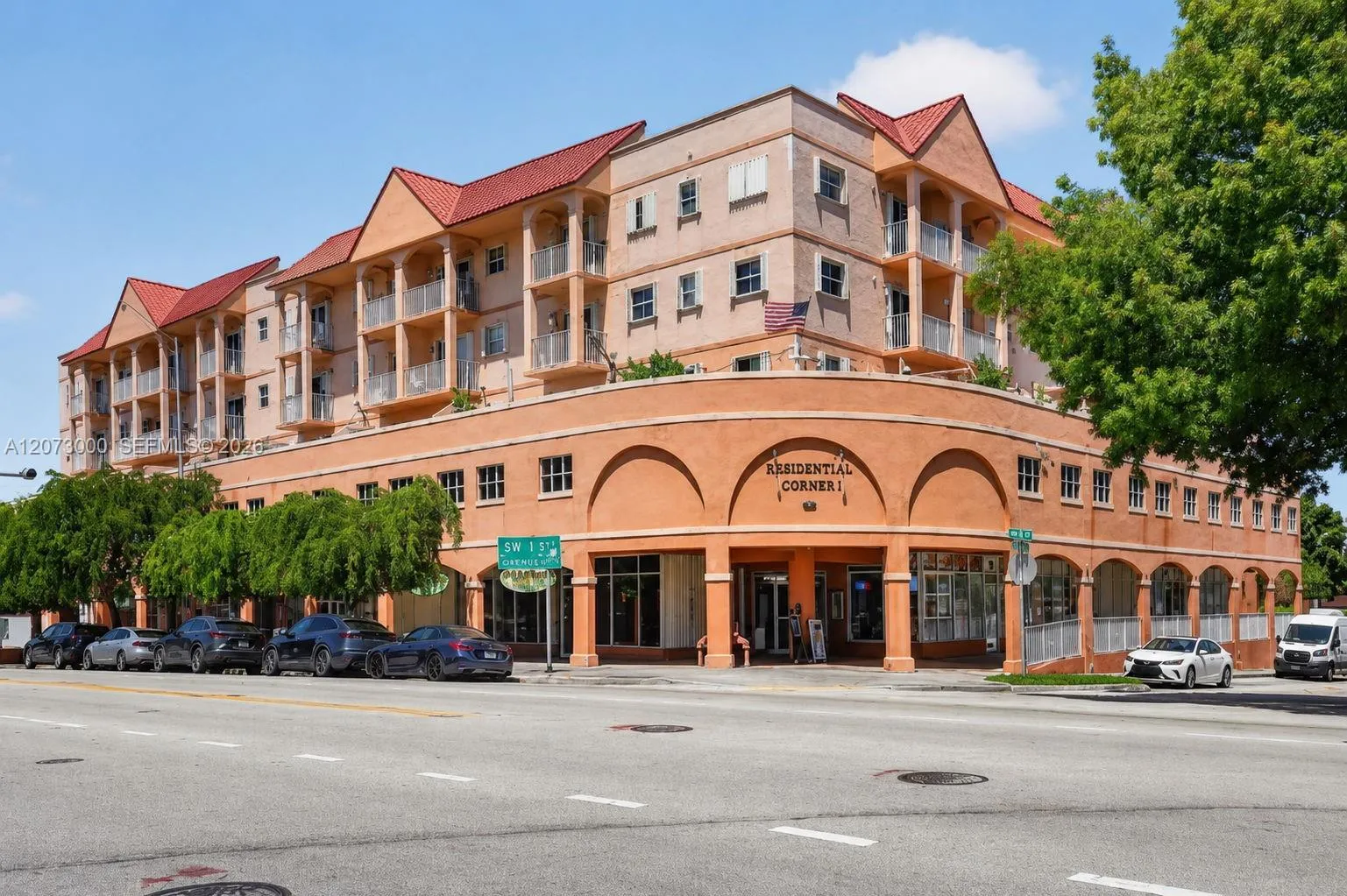 Foto de propiedad en 199 SW 12th Avenue 415B, Miami, FL 33130 Miami con MLS# 