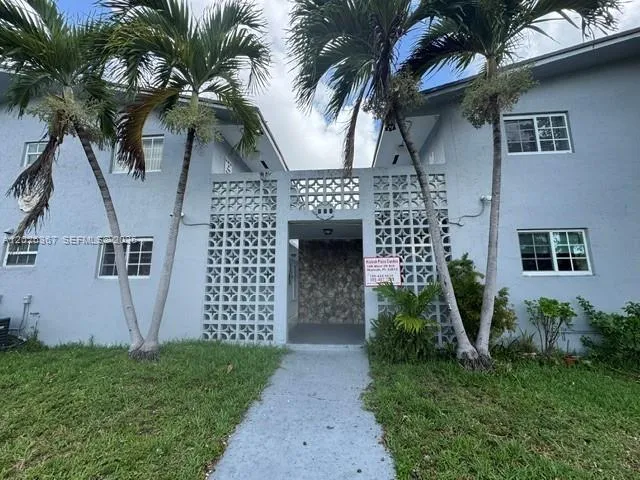 Foto de propiedad en 199 W 29th Street 12, Hialeah, FL 33012 Hialeah con MLS# 