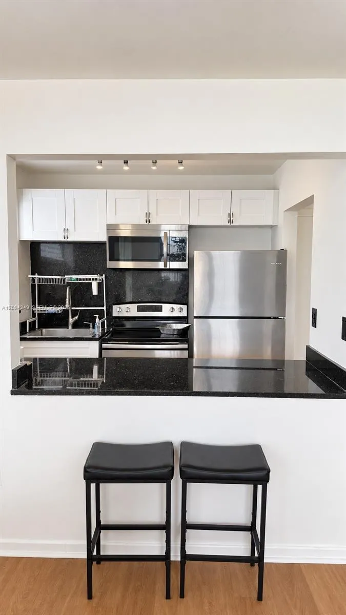 En Venta 1990 Marseille Drive 407, Miami Beach, FL 33141, Miami Beach, FL 33141