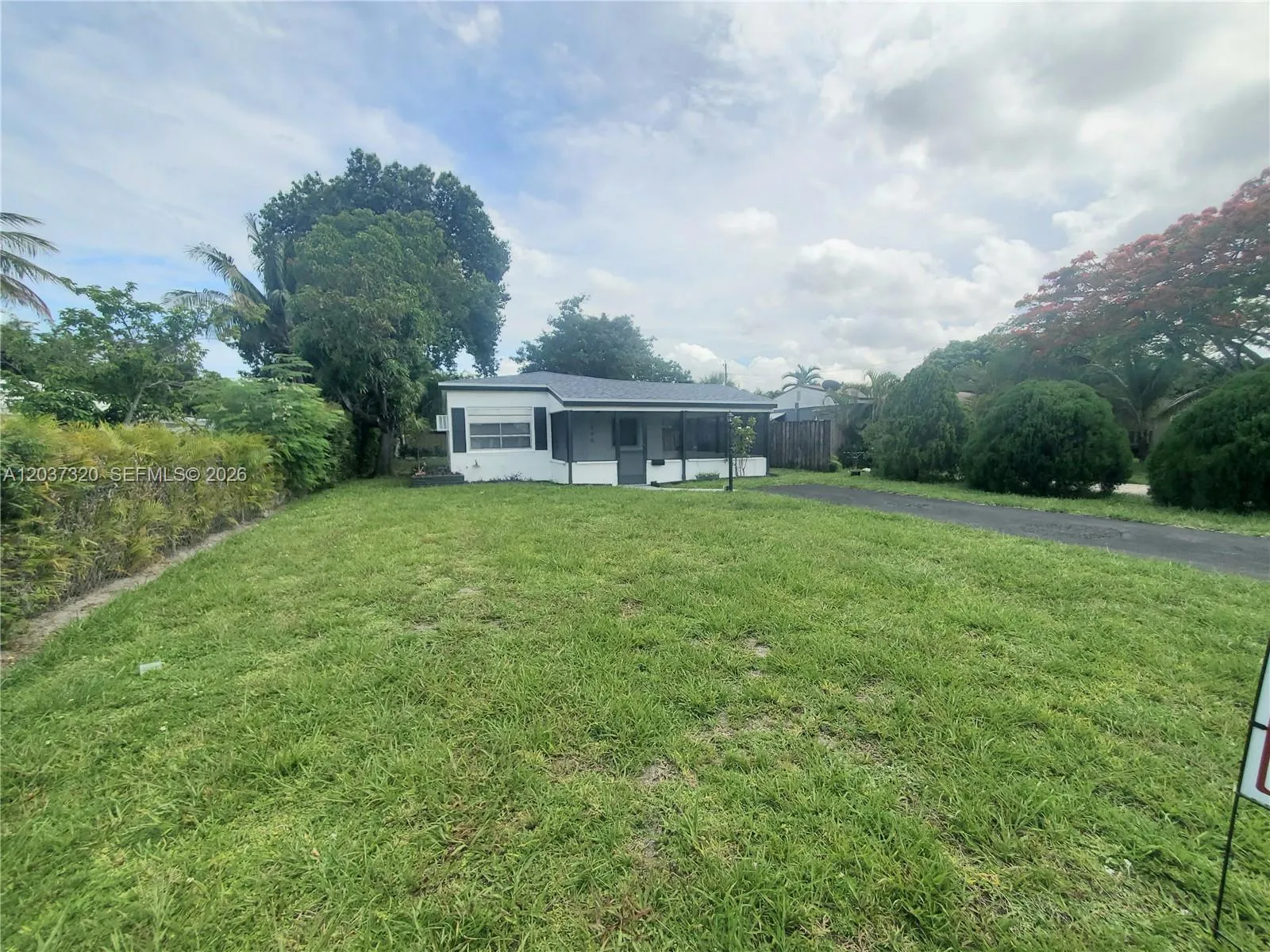 Vendido 1990 NE 181st Street, North Miami Beach, FL 33162, North Miami Beach, FL 33162