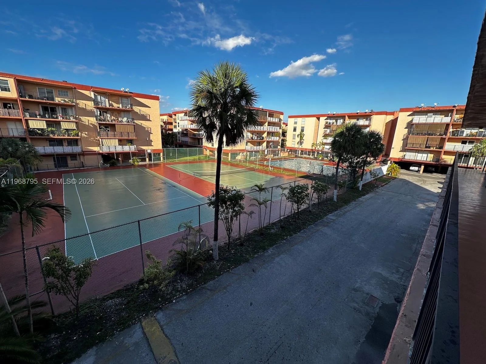 Foto de propiedad en 1990 W 56th Street 1203, Hialeah, FL 33012 Hialeah con MLS# 