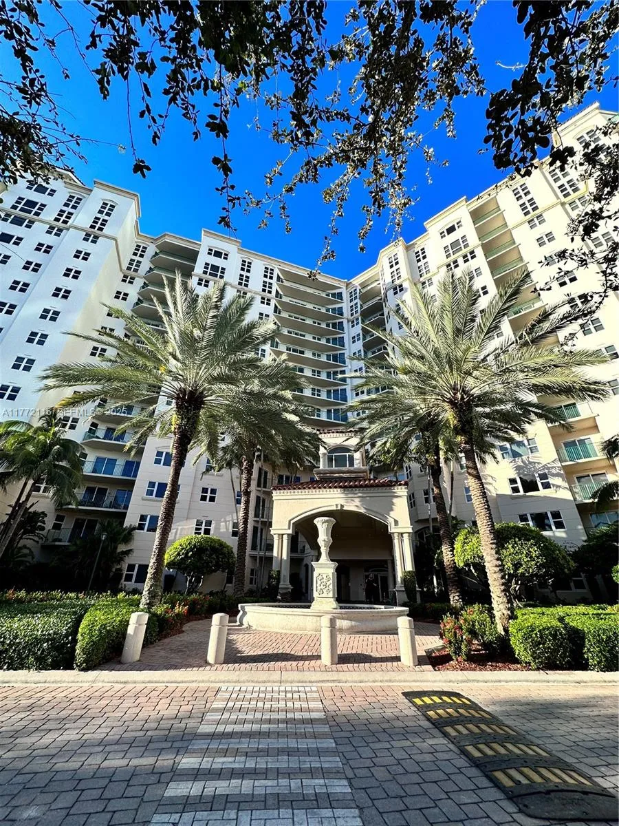 Foto de propiedad en 19900 E Country Club Drive 1012, Aventura, FL 33180 Aventura con MLS# 