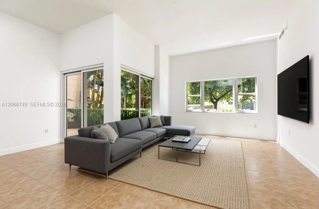 Foto de propiedad en 19900 E Country Club Drive 104, Aventura, FL 33180 Aventura con MLS# 