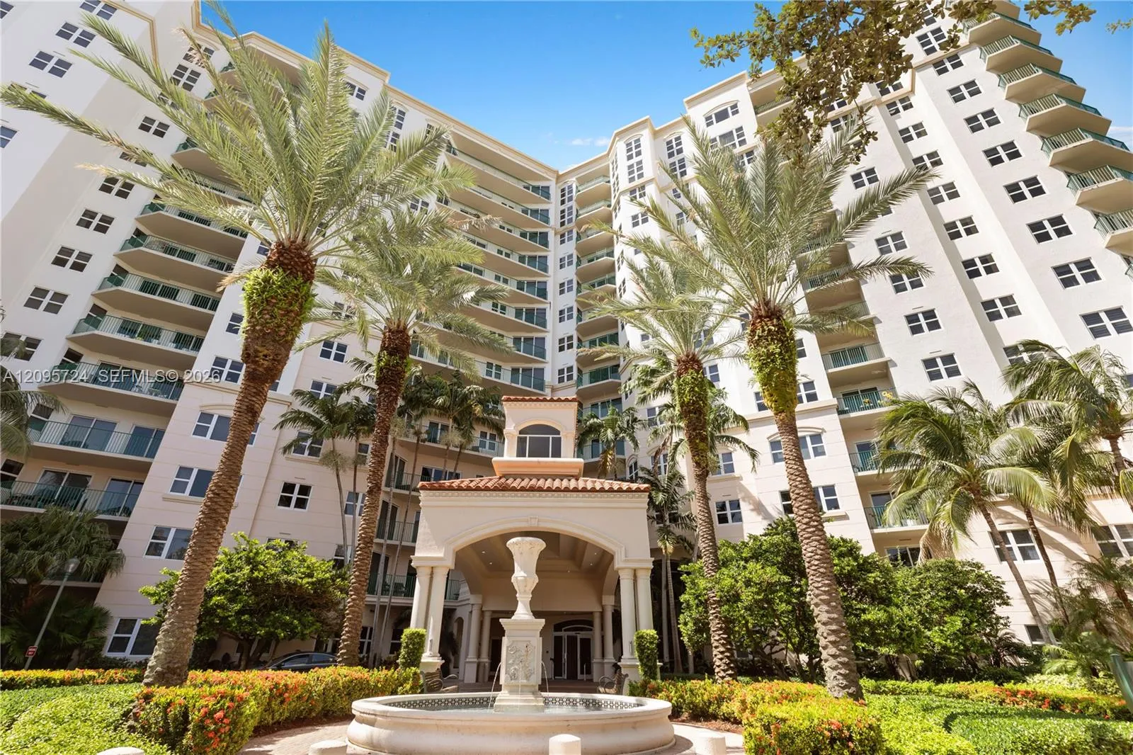 En Venta 19900 E Country Club Drive 216, Aventura, FL 33180, Aventura, FL 33180