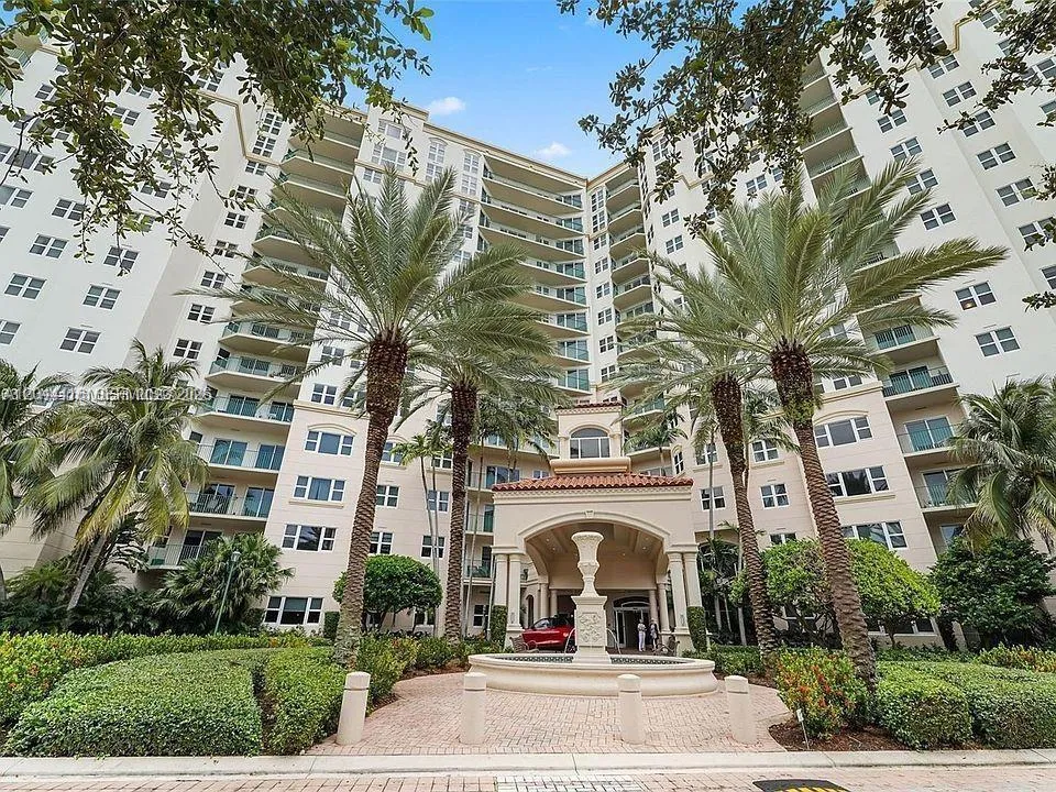 Foto de propiedad en 19900 E Country Club Drive 318, Aventura, FL 33180 Aventura con MLS# 