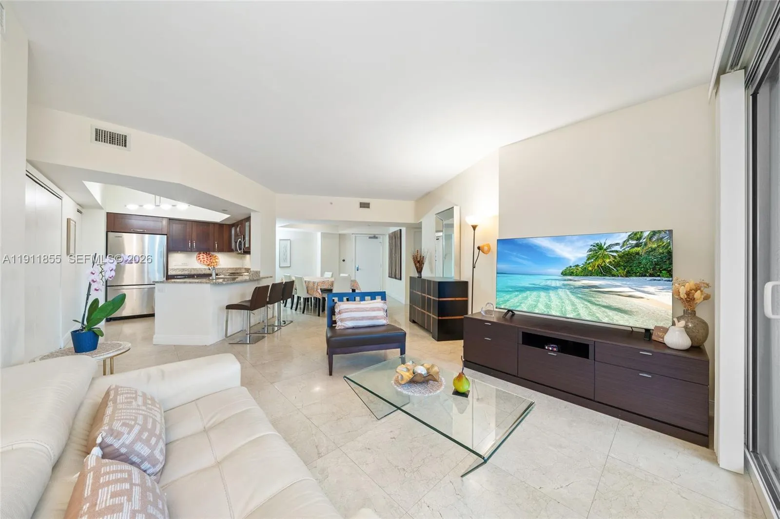 Foto de propiedad en 19900 E Country Club Drive 816, Aventura, FL 33180 Aventura con MLS# 