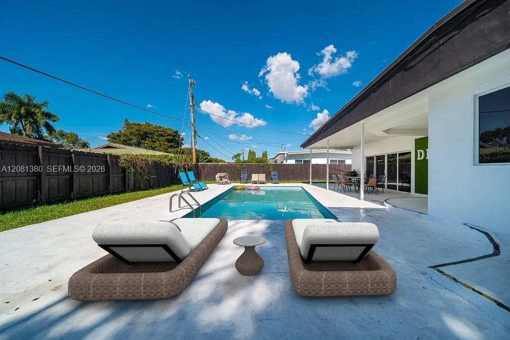 Foto de propiedad en 19900 NE 21st Avenue, Miami, FL 33179 Miami con MLS# 