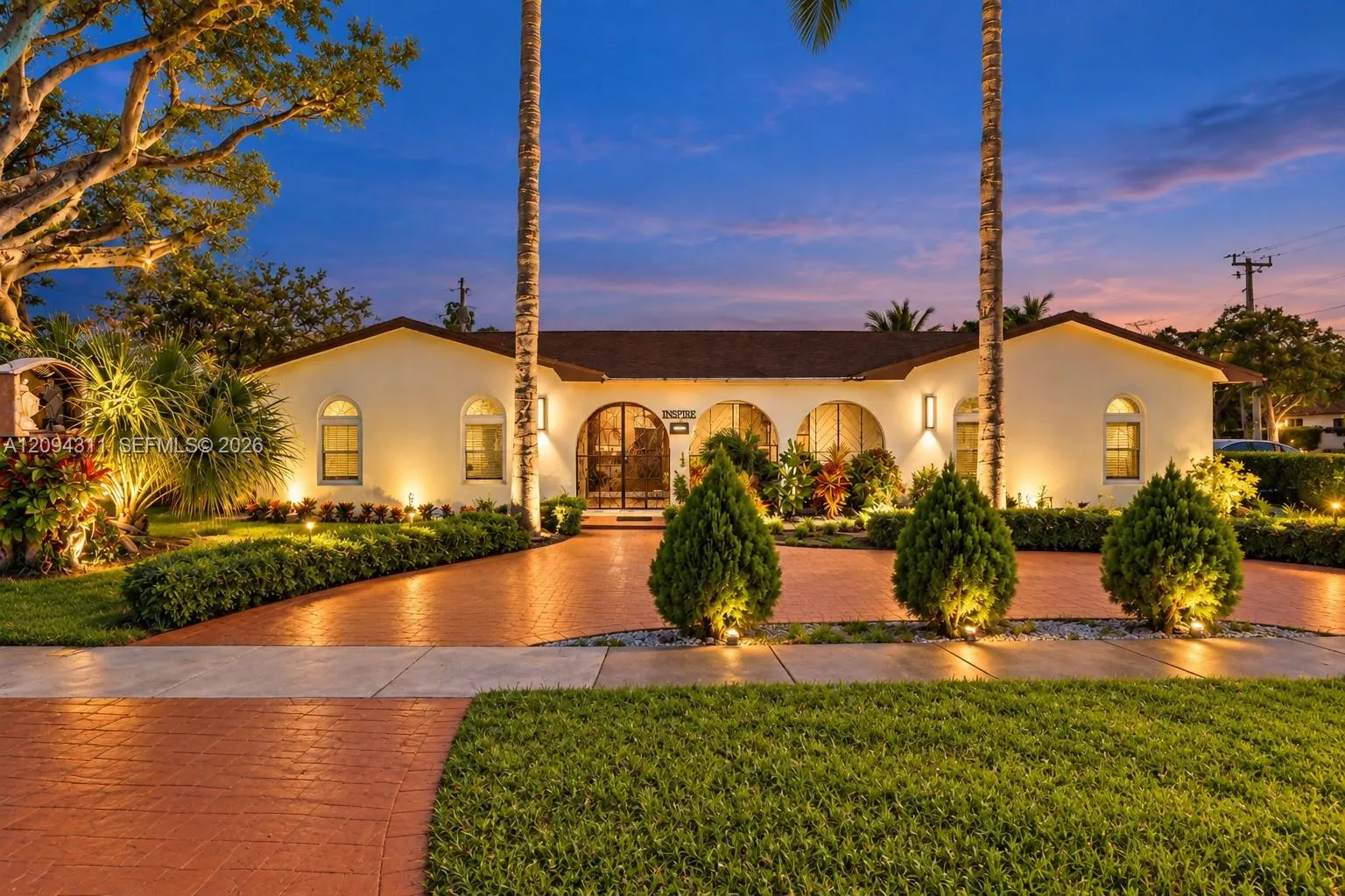 En Venta 19901 Highland Lakes Boulevard, Miami, FL 33179, Miami, FL 33179