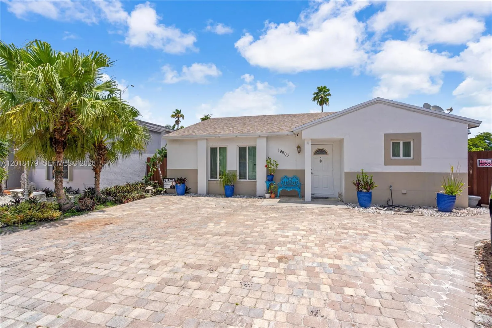 Foto de propiedad en 19903 NW 67th Court, Hialeah, FL 33015 Hialeah con MLS# 