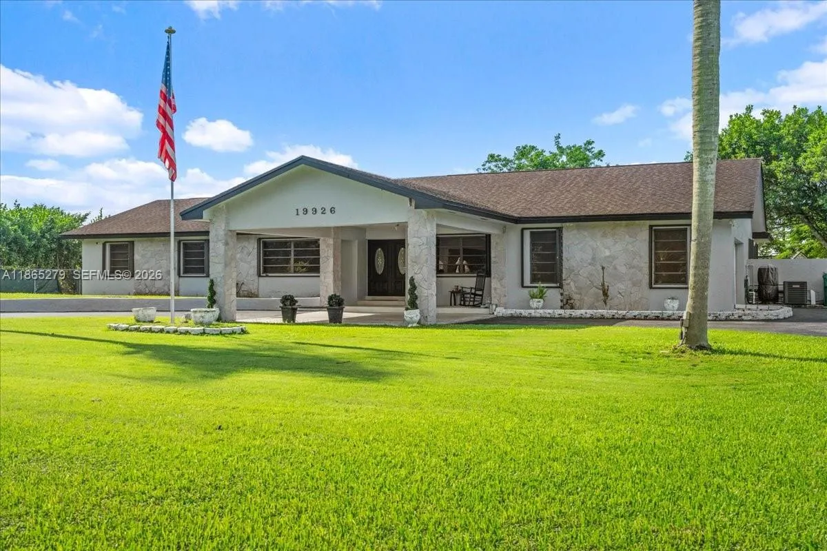 Foto de propiedad en 19926 SW 326th Street, Homestead, FL 33030 Homestead con MLS# 