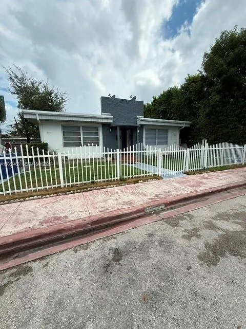 En Renta 1995 Marseille Drive 6, Miami Beach, FL 33141, Miami Beach, FL 33141