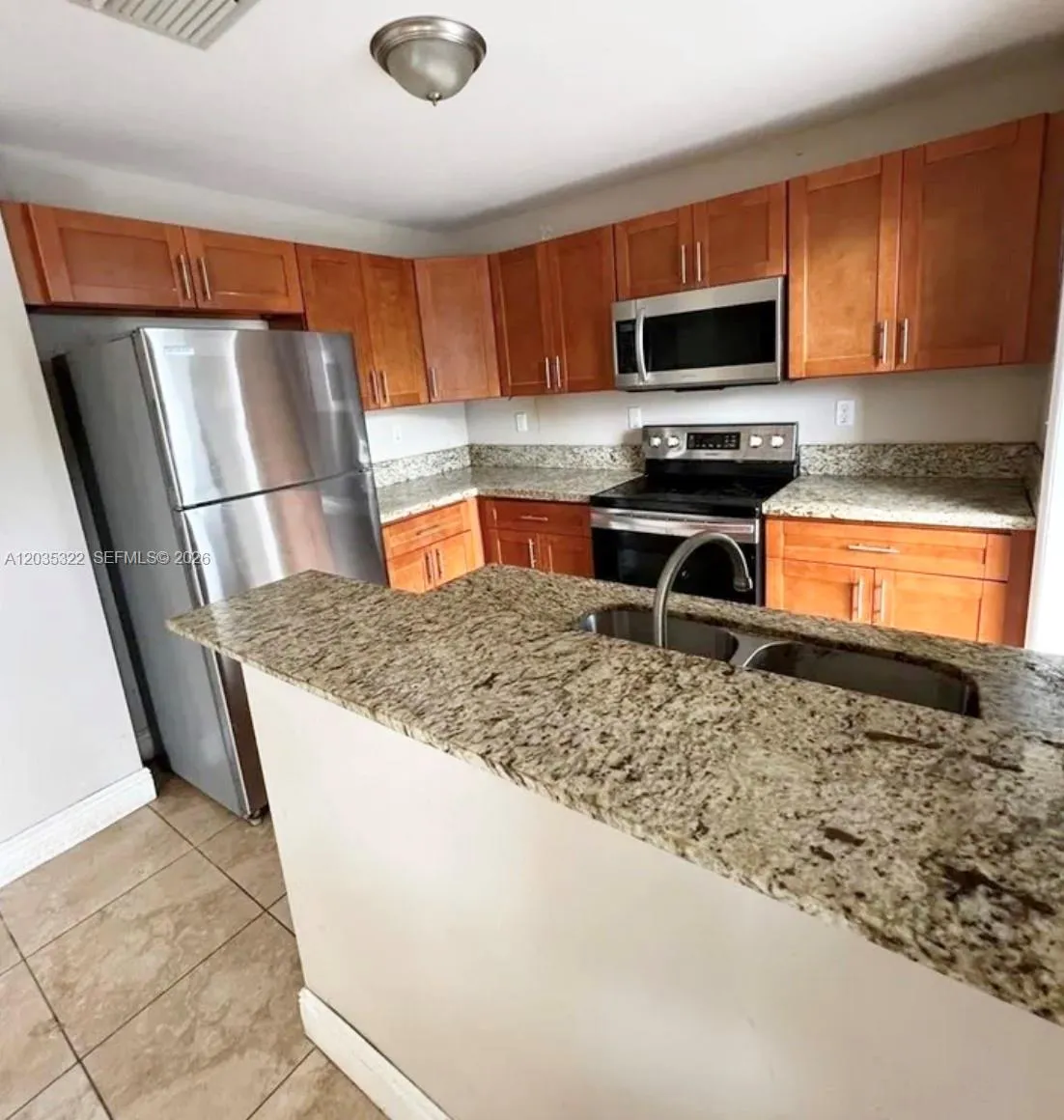 En Venta 1999 NW 5th Place 2, Miami, FL 33136, Miami, FL 33136