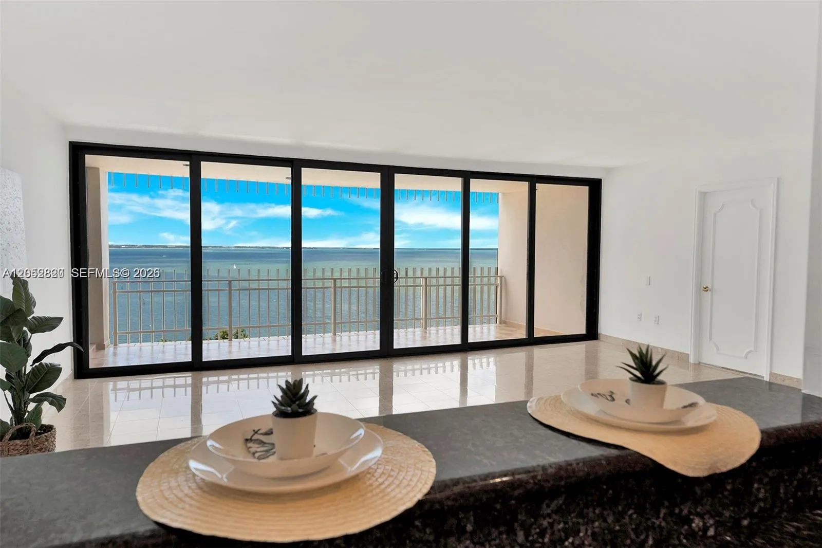 Foto de propiedad en 2 Grove Isle Drive B1103, Miami, FL 33133 Miami con MLS# 