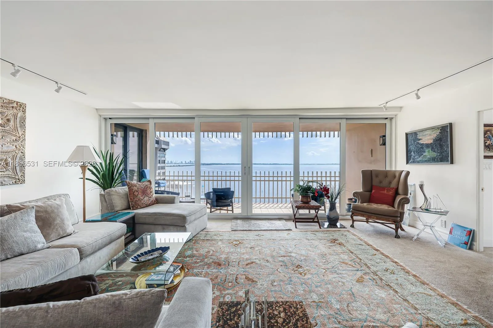 Foto de propiedad en 2 Grove Isle Drive B1603, Miami, FL 33133 Miami con MLS# 