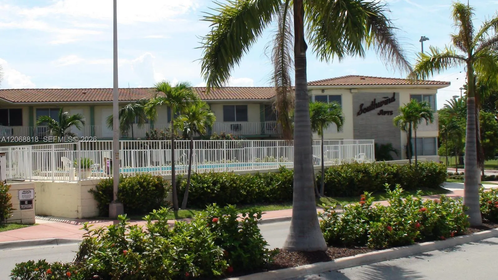 Foto de propiedad en 2 S Shore Drive 15, Miami Beach, FL 33141 Miami Beach con MLS# 