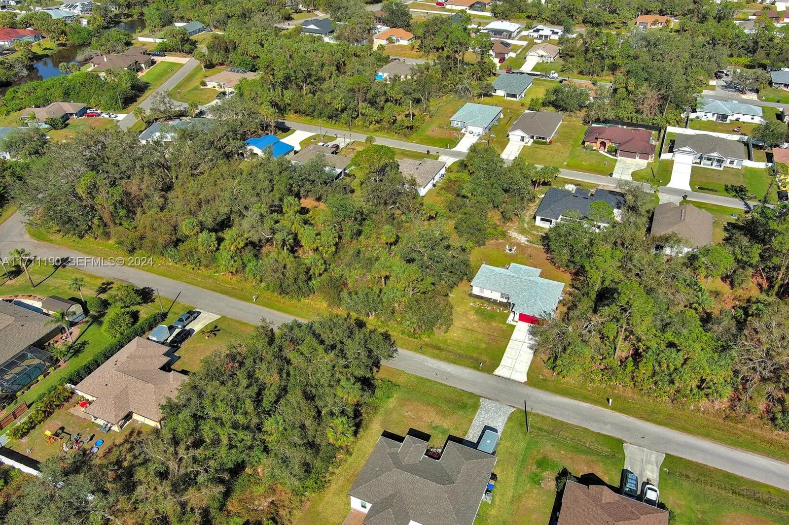 Foto de propiedad en #2 Sargon Avenue, North Port, FL 34287 North Port con MLS# 
