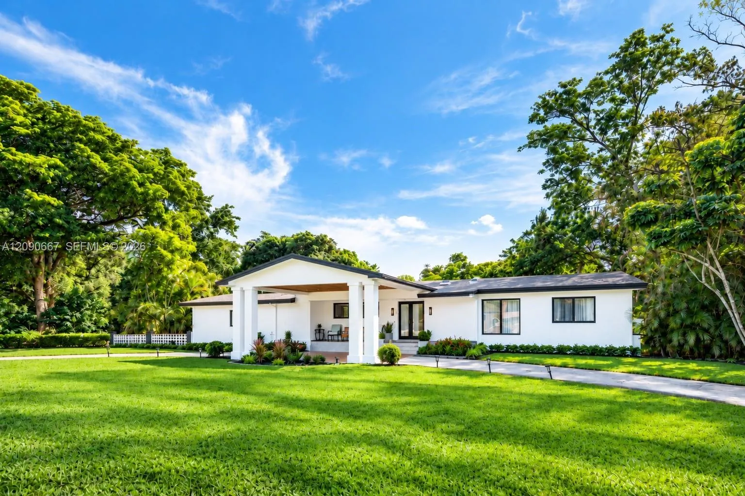 Foto de propiedad en 20 N Hibiscus Court, Plantation, FL 33317 Plantation con MLS# 