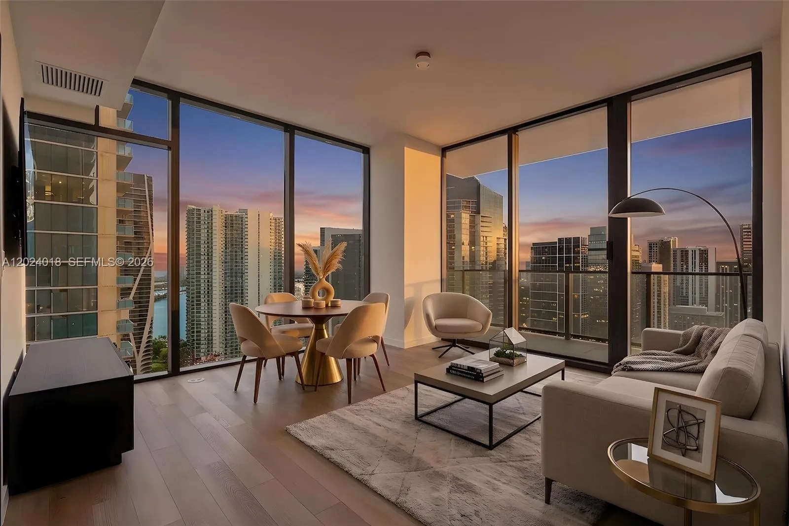 Foto de propiedad en 20 NE 11th 20 Ne 11th Street 4504, Miami, FL 33132 Miami con MLS#