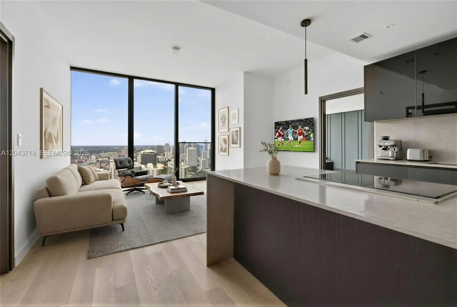 Foto de propiedad en 20 NE 11th 4701, Miami, FL 33132 Miami con MLS#