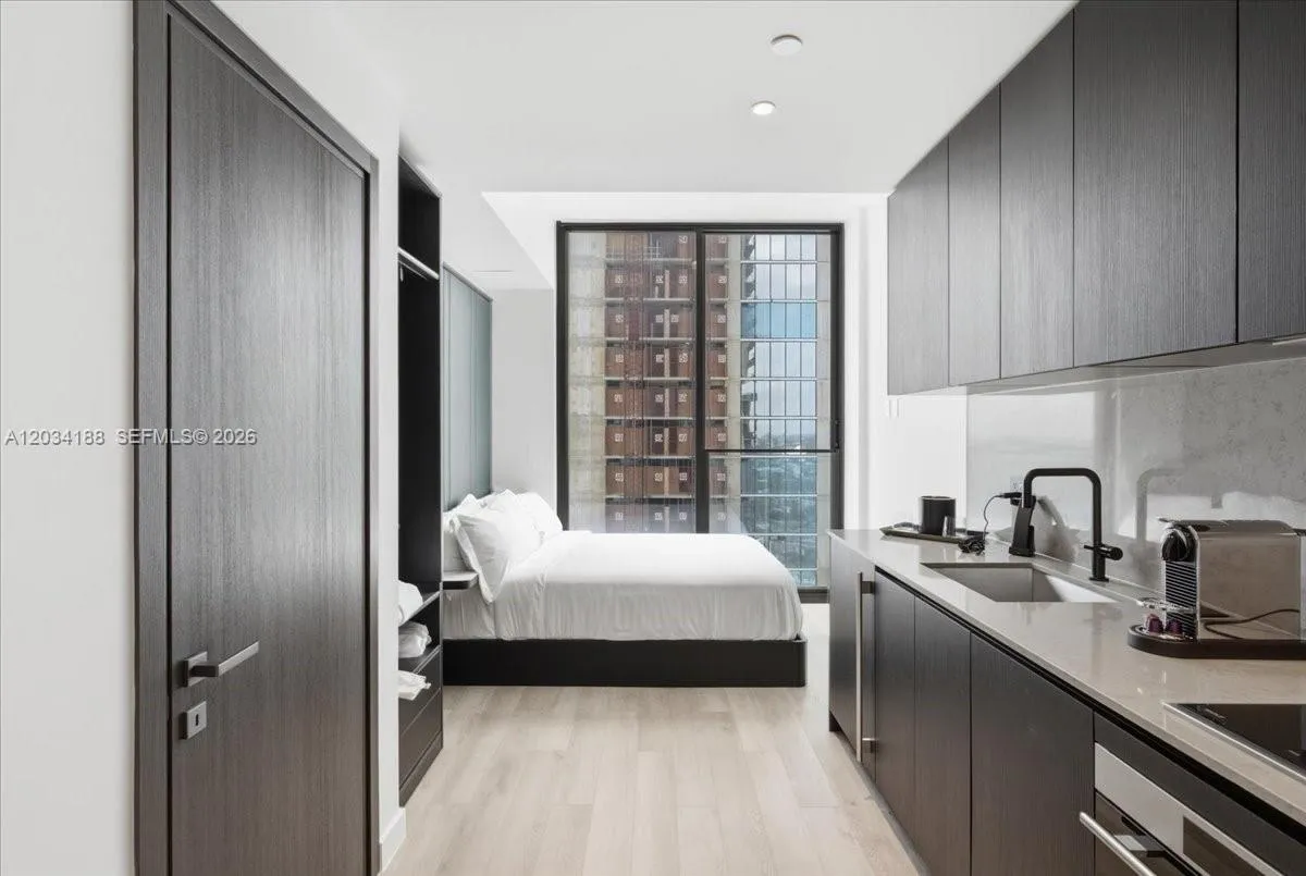 Foto de propiedad en 20 NE 11th 4803, Miami, FL 33132 Miami con MLS#