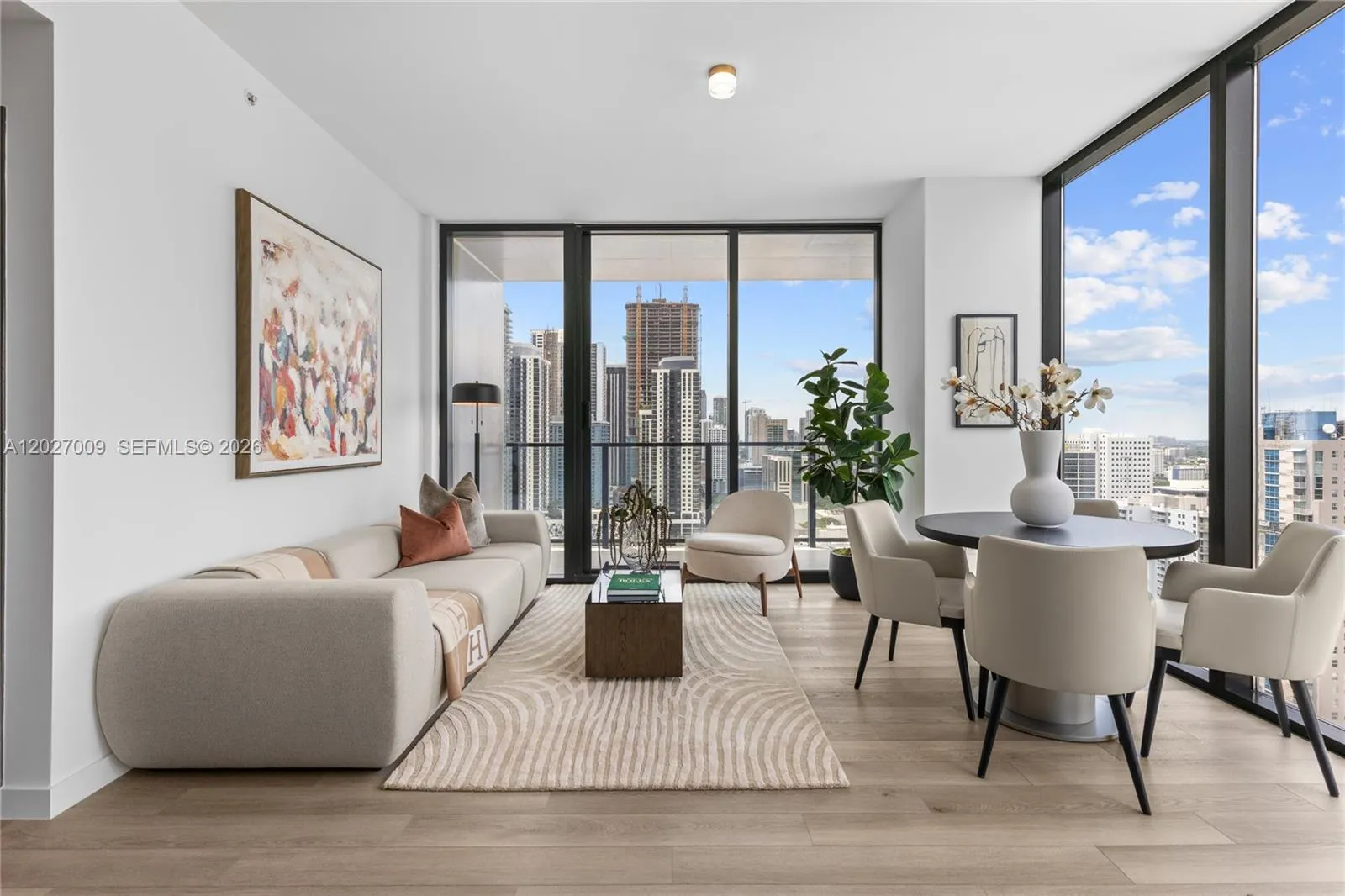 Foto de propiedad en 20 NE 11th Street 2910, Miami, FL 33132 Miami con MLS# 