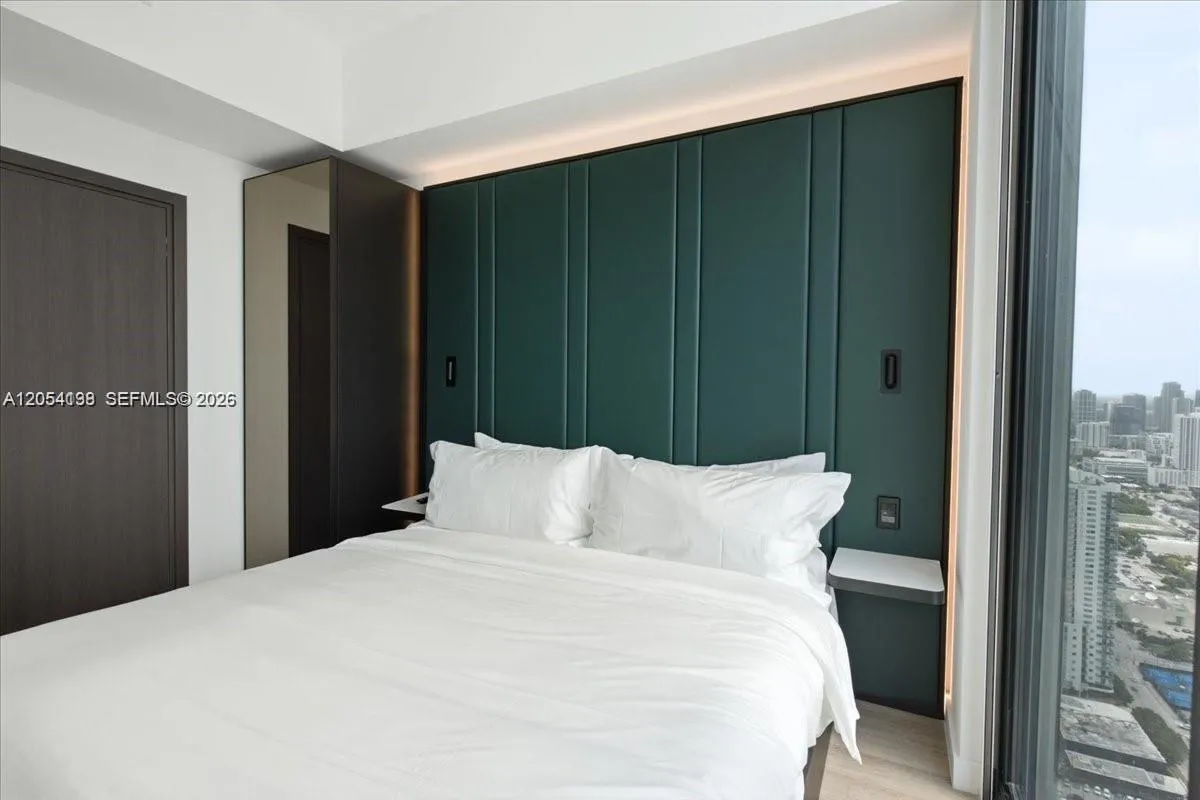 Foto de propiedad en 20 NE 11th Street 4906 B, Miami, FL 33132 Miami con MLS#