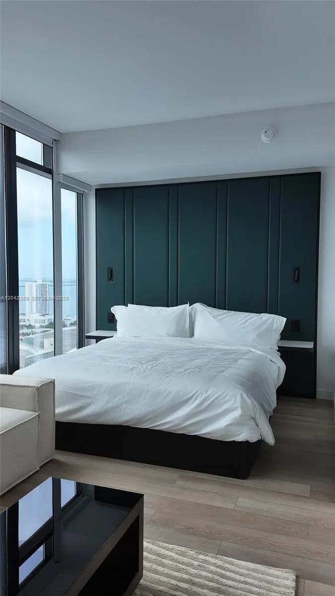 Foto de propiedad en 20 NE 11th Street PH05, Miami, FL 33132 Miami con MLS#