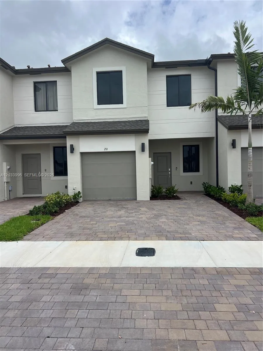 Foto de propiedad en 20 NW 15th Court, Florida City, FL 33034 Florida City con MLS# 