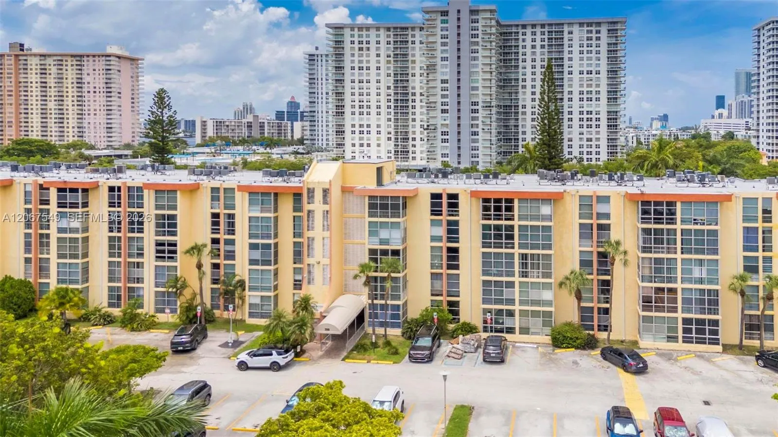 Foto de propiedad en 200 172nd Street 112, Sunny Isles Beach, FL 33160 Sunny Isles Beach con MLS# 