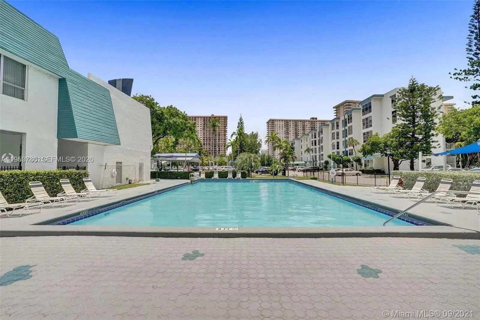 Foto de propiedad en 200 177th Drive 416, Sunny Isles Beach, FL 33160 Sunny Isles Beach con MLS# 