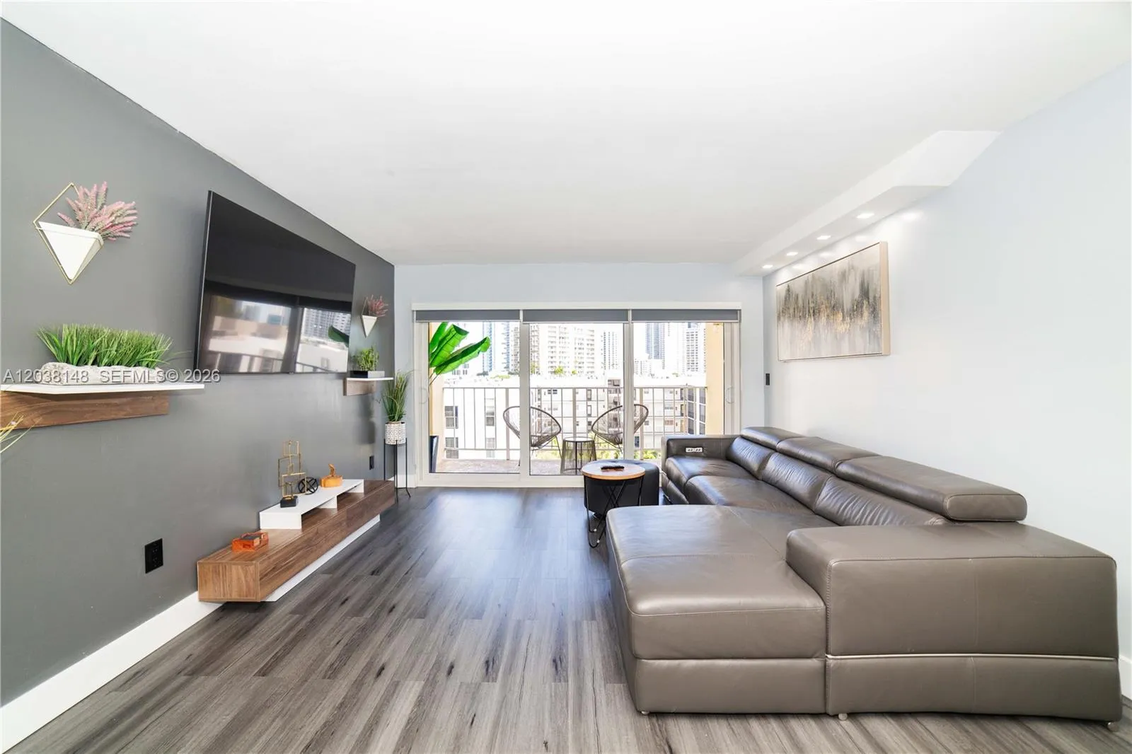 Foto de propiedad en 200 178th Drive 7, Sunny Isles Beach, FL 33160 Sunny Isles Beach con MLS# 