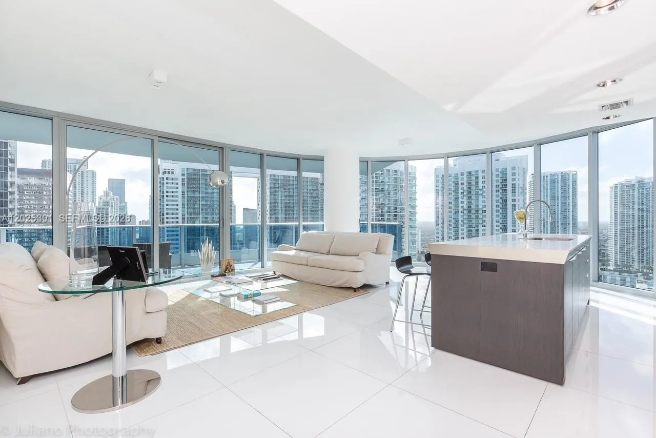 Foto de propiedad en 200 Biscayne Boulevard Way 3102, Miami, FL 33131 Miami con MLS#