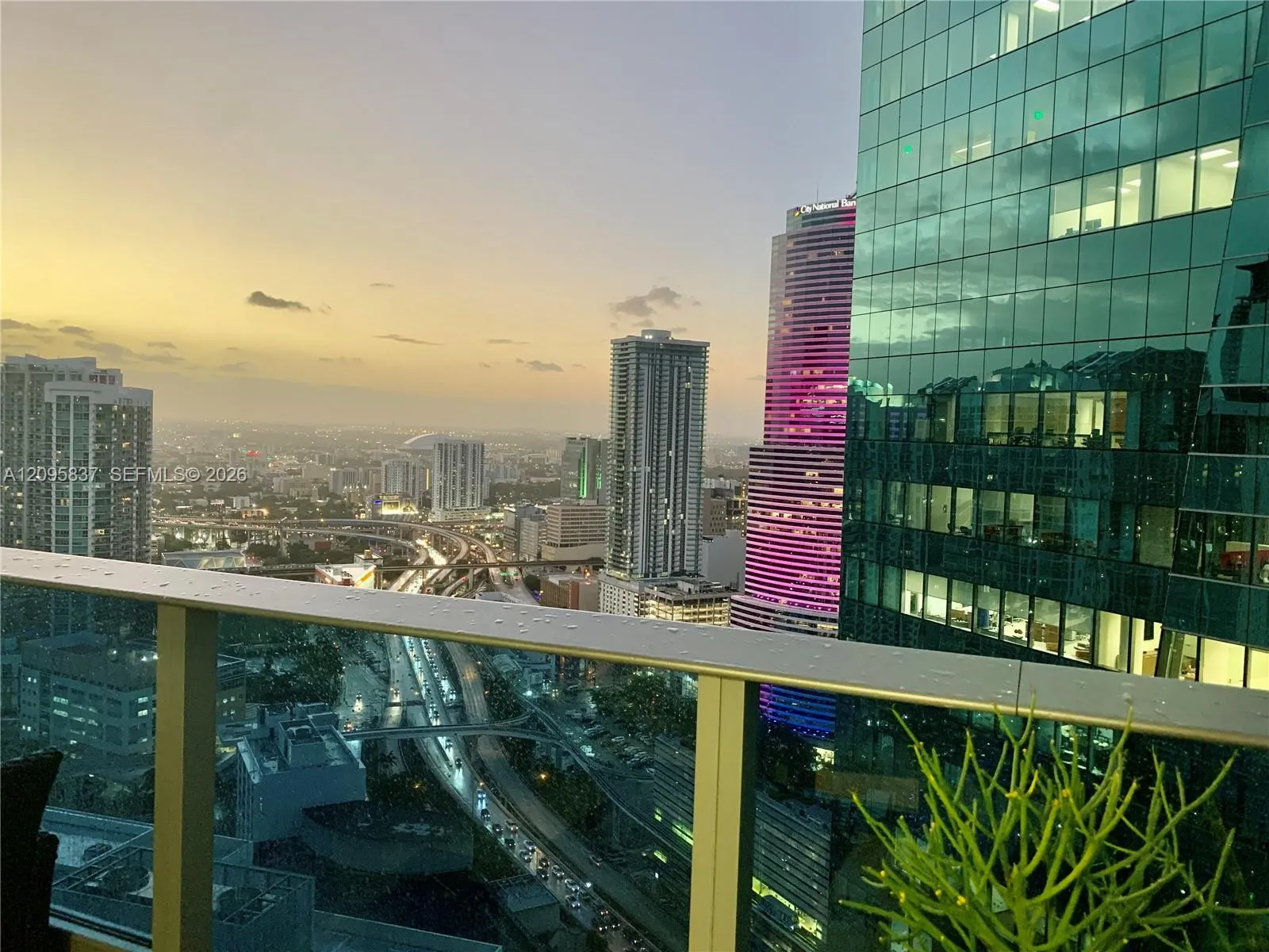 En Venta 200 Biscayne Boulevard Way 4011, Miami, FL 33131, Miami, FL 33131