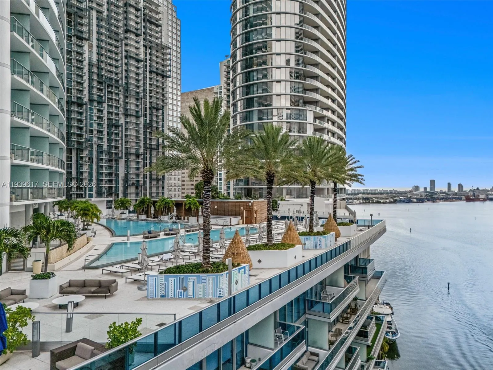 Foto de propiedad en 200 Biscayne Boulevard Way 4202, Miami, FL 33131 Miami con MLS# 
