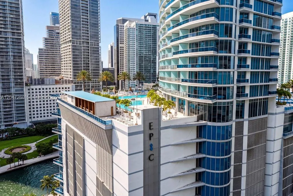 Foto de propiedad en 200 Biscayne Boulevard Way 5110, Miami, FL 33131 Miami con MLS# 