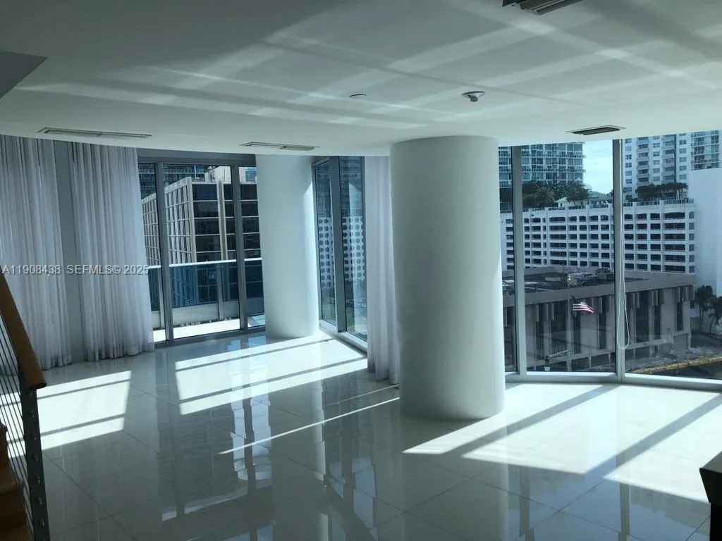 Foto de propiedad en 200 Biscayne Boulevard Way 902, Miami, FL 33131 Miami con MLS#