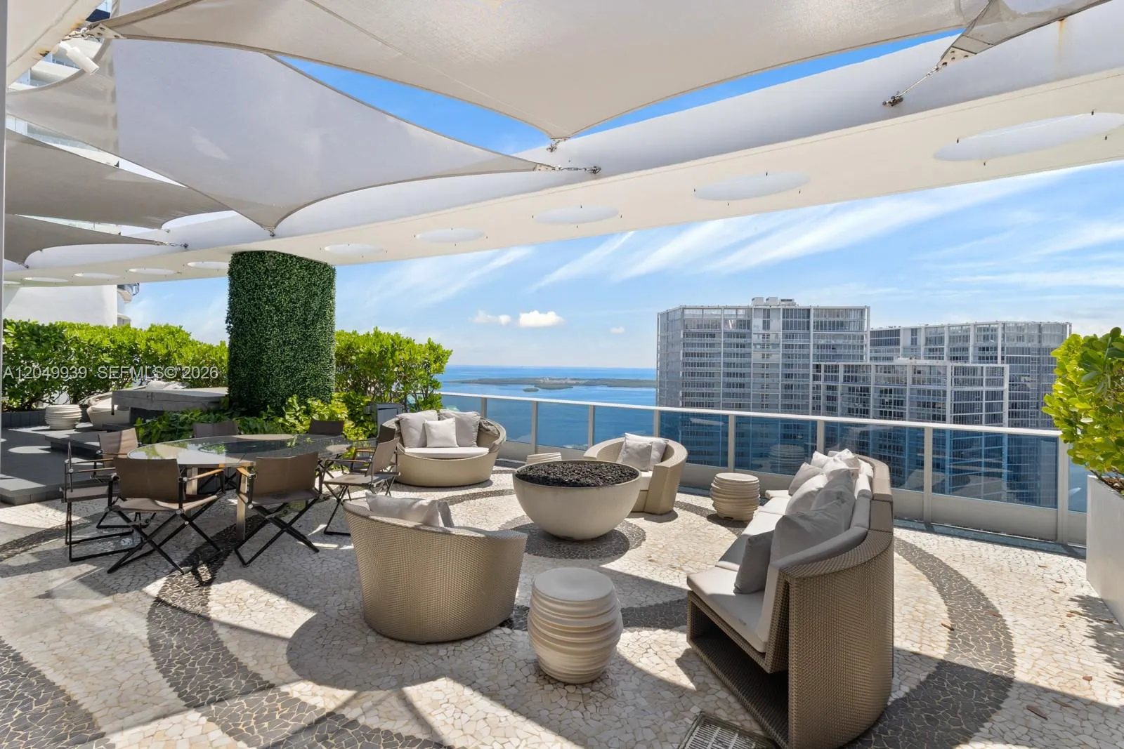 Foto de propiedad en 200 Biscayne Boulevard Way PH-5404, Miami, FL 33131 Miami con MLS# 