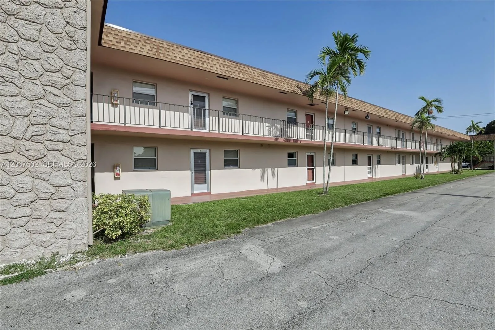 En Venta 200 Bonnie Boulevard 128, Palm Springs, FL 33461, Palm Springs, FL 33461