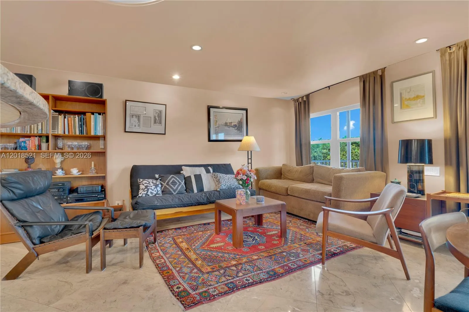 Foto de propiedad en 200 Diplomat Parkway 336, Hallandale Beach, FL 33009 Hallandale Beach con MLS# 