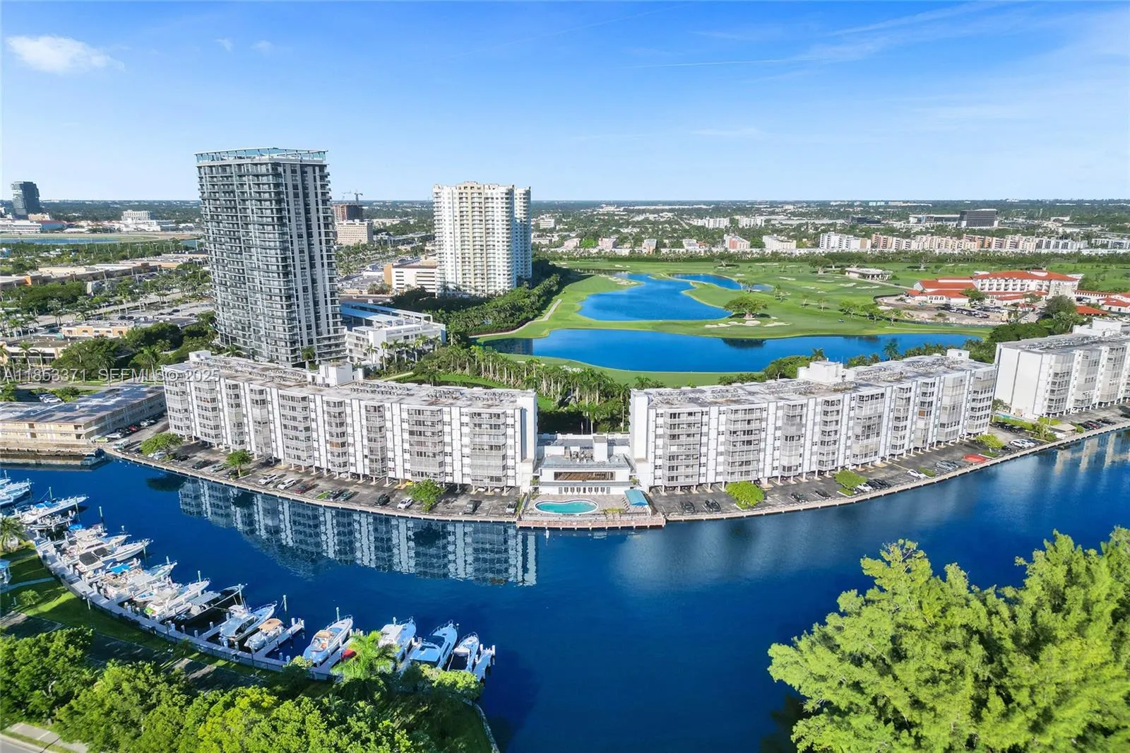Foto de propiedad en 200 Diplomat Parkway 423, Hallandale Beach, FL 33009 Hallandale Beach con MLS# 