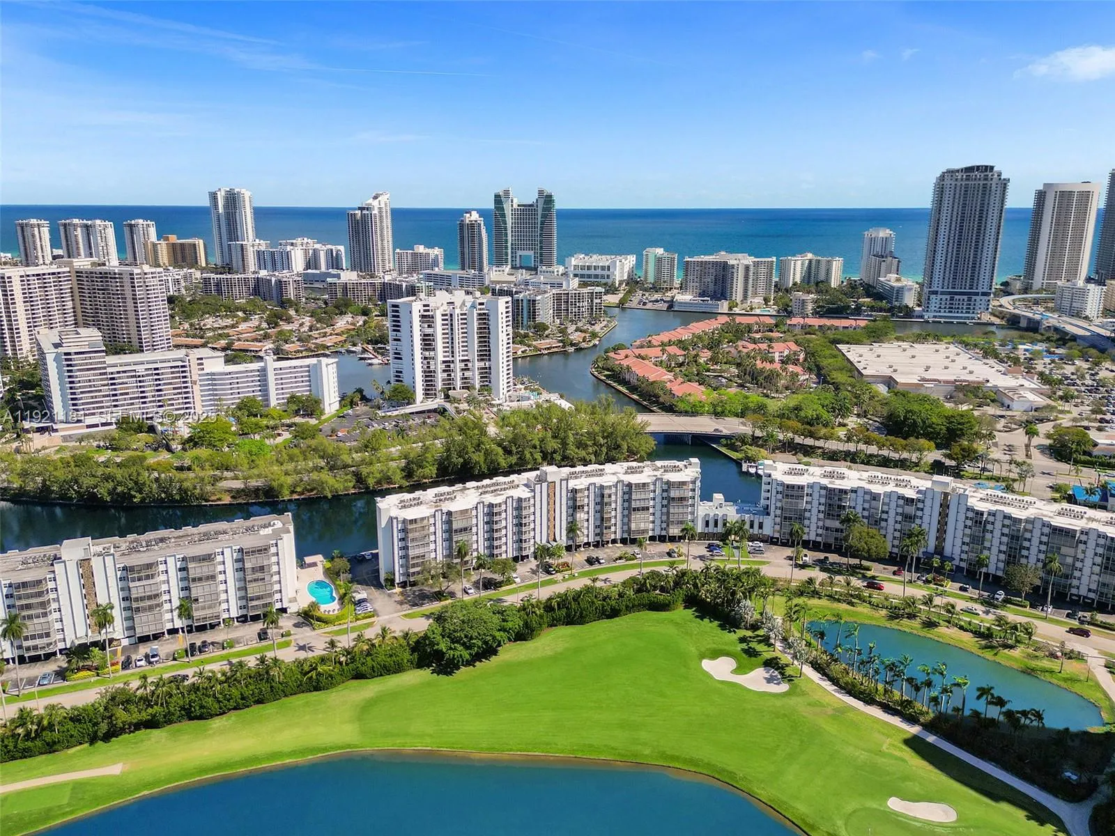 Foto de propiedad en 200 Diplomat Parkway 531, Hallandale Beach, FL 33009 Hallandale Beach con MLS# 